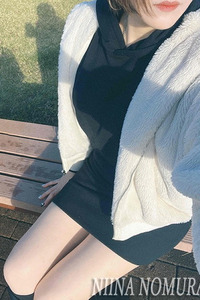 野村新奈 写真