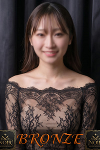 メイ(21)