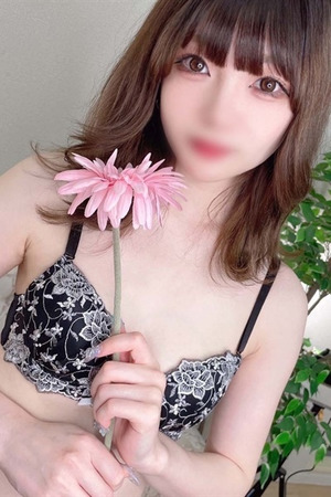 なつき【秒で潮吹きする極嬢】 photo1