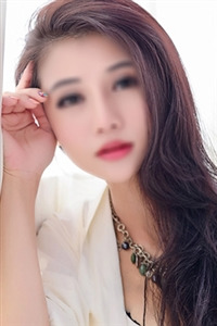 美脚のモデル系美女